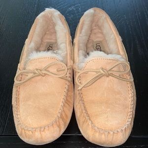 Barely worn Ugg Dakota slippers.